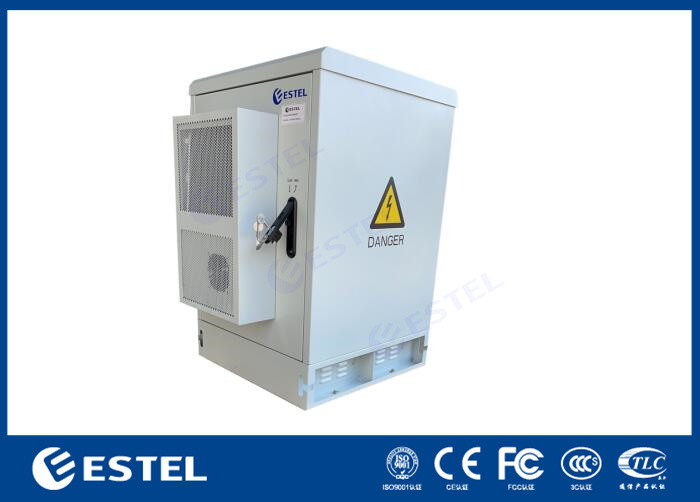 Um gabinete exterior IP55 com 16U de refrigeração do espaço do usuário com ar condicionado